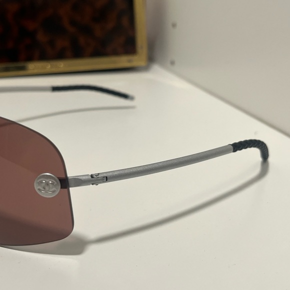 CHANEL Shield Rimless Amber sunglasses - Picture 7 of 8